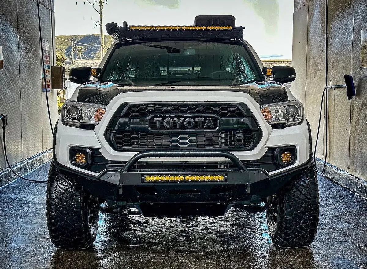 Southern Style 16-23 Tacoma Full Bumper With 20" Heise Light Bar Cutout 1