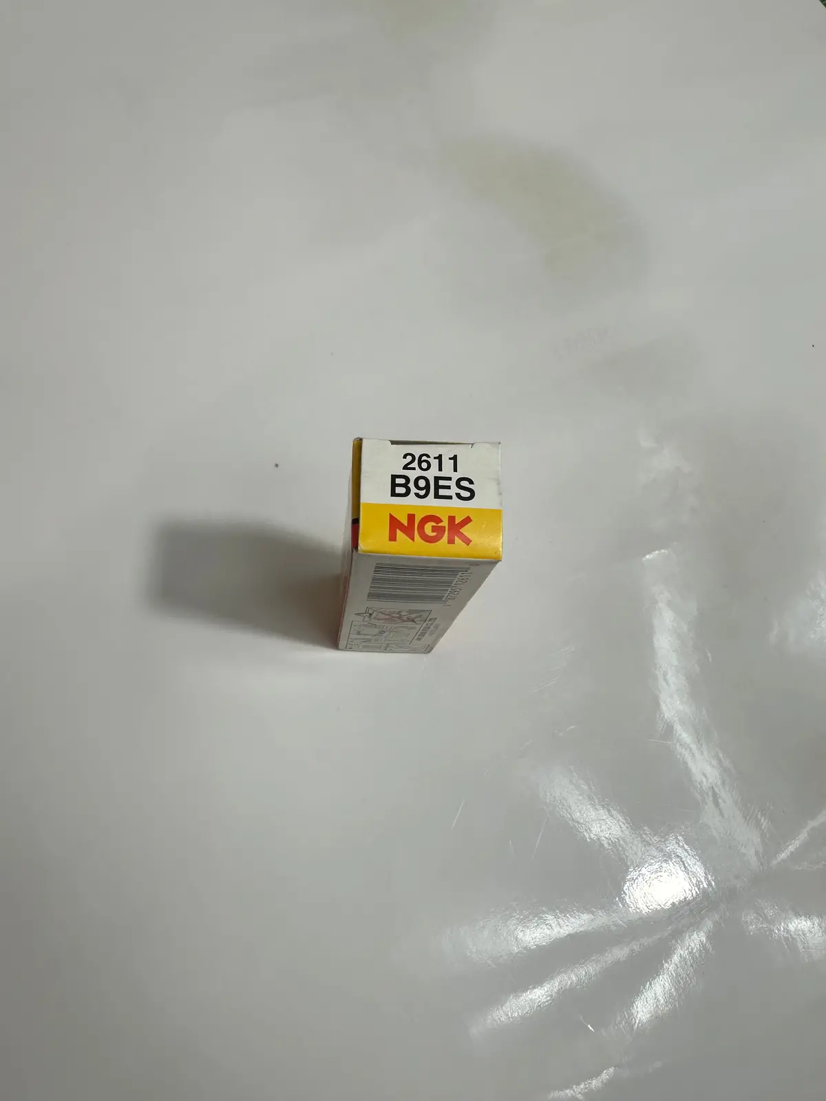 Ngk, Standard Spark Plug B8es, Br8es, B9es, B8hs, Dr7ea7839 And V 1