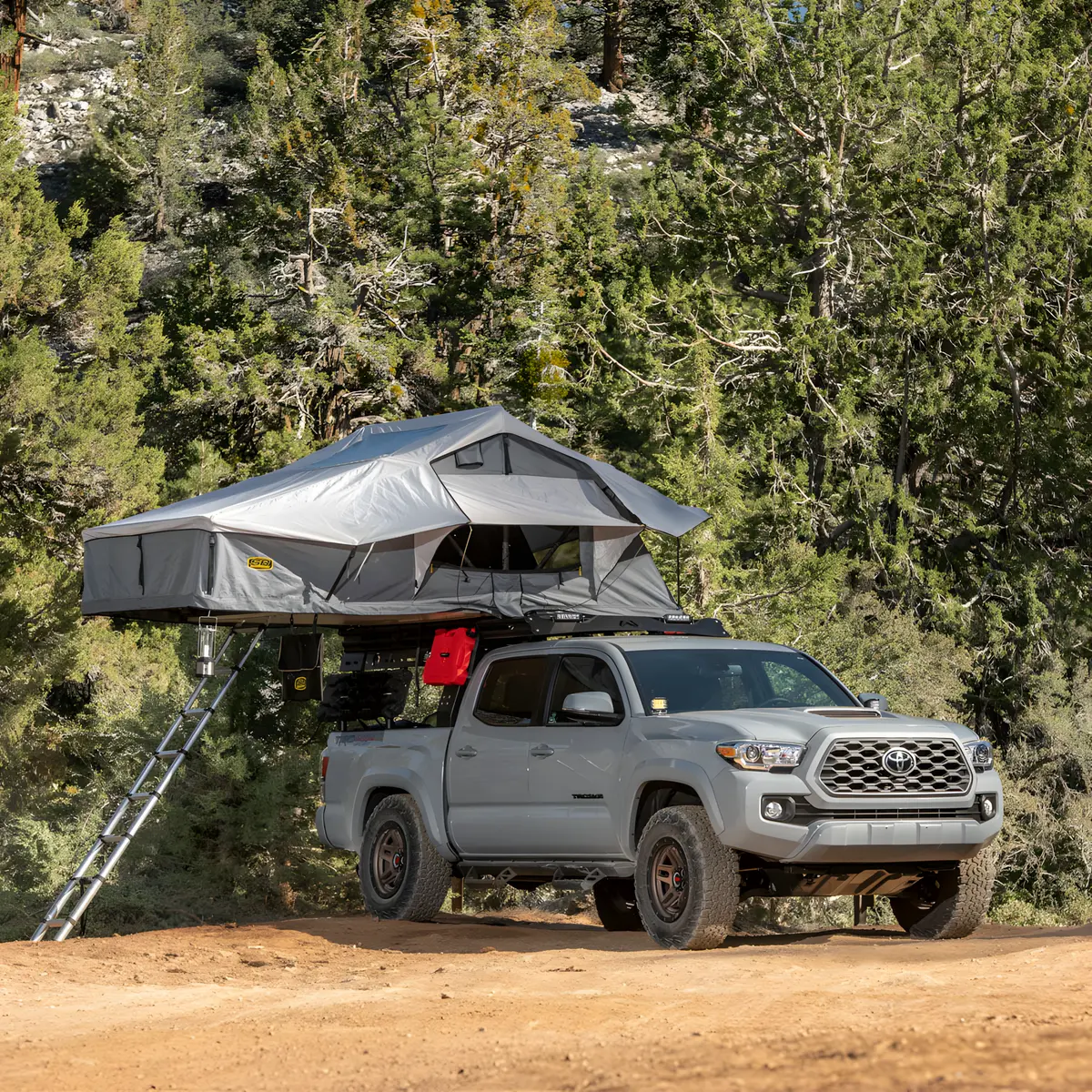 Smittybilt Gen2 Overlander Rooftop Tent 1