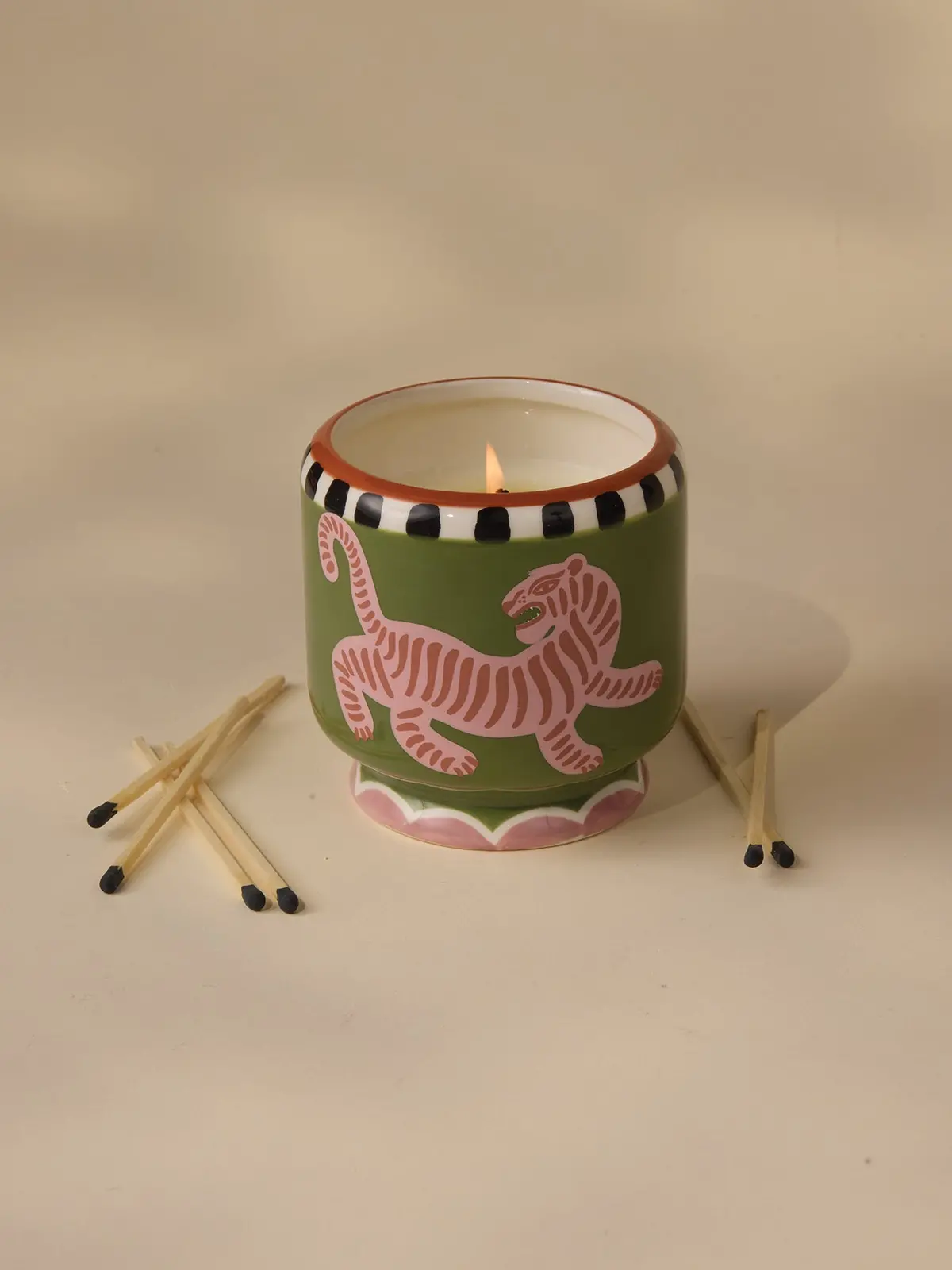 Black Cedar & Fig Tiger Ceramic Candle 2
